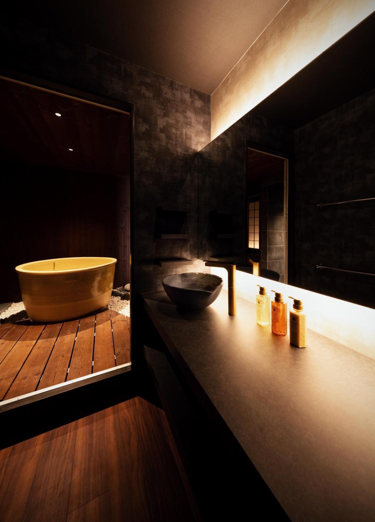 古今 天下茶屋 With A Private Parking Lot And A Half Open-Air Bath And Direct To Kix Villa Osaka Exteriör bild